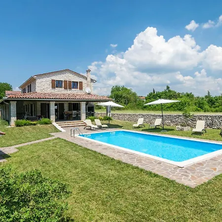 Spacious In With Pool Villa